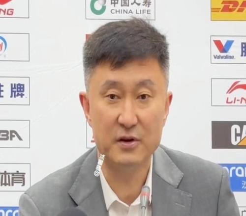 詹姆斯传球,失误被断,怀特反击轻,kaiyun·开云（中国）官网,KaiYun,SPORTS,kaiyun·开云（中国）中国官网,KaiYun体育平台,kaiyun·开云（中国）服务