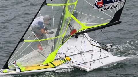 “昨日连战告捷，三连冠谁能问鼎，三分大奖花落谁家？”