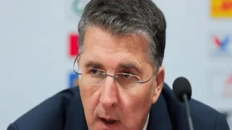 辽宁对阵山东巅峰之战在即，杨鸣面临重大考验，关键要素需重点关注。